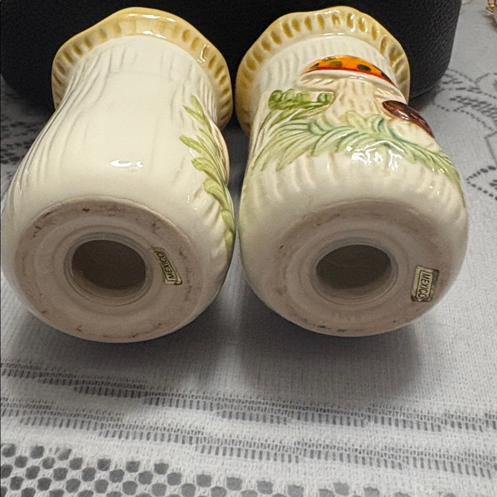 Mushroom Salt and Pepper Shakers - Picture 4 of 5